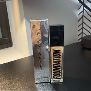Brand new Anastasia Beverly Hills Luminous Foundation 345C